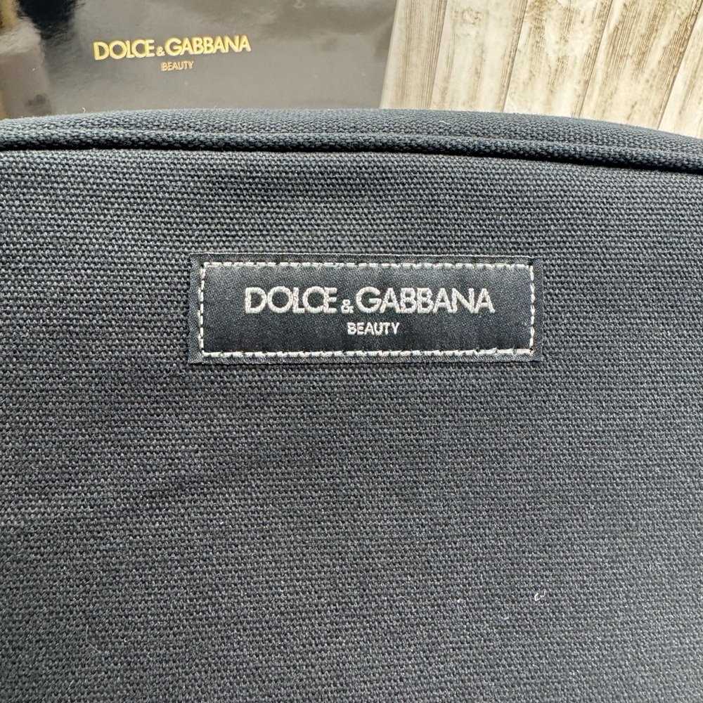 Dolce & Gabbana Make up Bag  and The one Body Lotion - Picture 11 of 13